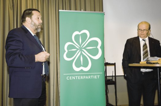 Per-Gunnar Sundström, till vänster, anser att regeringen svikit både jägarna och rennäringen.