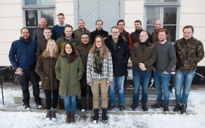 2018 års Viltmästare. Främre raden fr v: Emma Haddemo, Kristine Hansen och Caroline Seger. Mellersta raden fr v: Daniel Jansson, Arvid Norström, Glenn Åkervik, Jacob Nilsson, Jonatan Henricson, Lars Westman, Sebastian Sandberg och Anton Johansson. Bakre raden fr v: Kenneth Schulze, Henrik Gustafsson, Jan-Erik Dalmo, Erik Weiborg, Felix Warn, Anton Jönsson och Jonas Karlsson. Saknas på bilden gör Josefine Jerlström och Linus Henriksson. Foto: Anders Broby