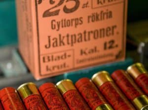 Att välja rätt hagelpatron för jakten kan verka svårt, men det som blivit en klassiker har blivit det av en anledning. En patron i kaliber 12 med 70 millimeters patronlängd och 32 gram blyhagel i US5 är så allround någon kan begära. Den är förstås inte alltid bäst, men vad du än jagar hittar du nog idealet ganska nära.