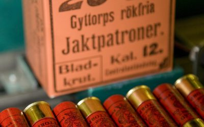 Att välja rätt hagelpatron för jakten kan verka svårt, men det som blivit en klassiker har blivit det av en anledning. En patron i kaliber 12 med 70 millimeters patronlängd och 32 gram blyhagel i US5 är så allround någon kan begära. Den är förstås inte alltid bäst, men vad du än jagar hittar du nog idealet ganska nära.