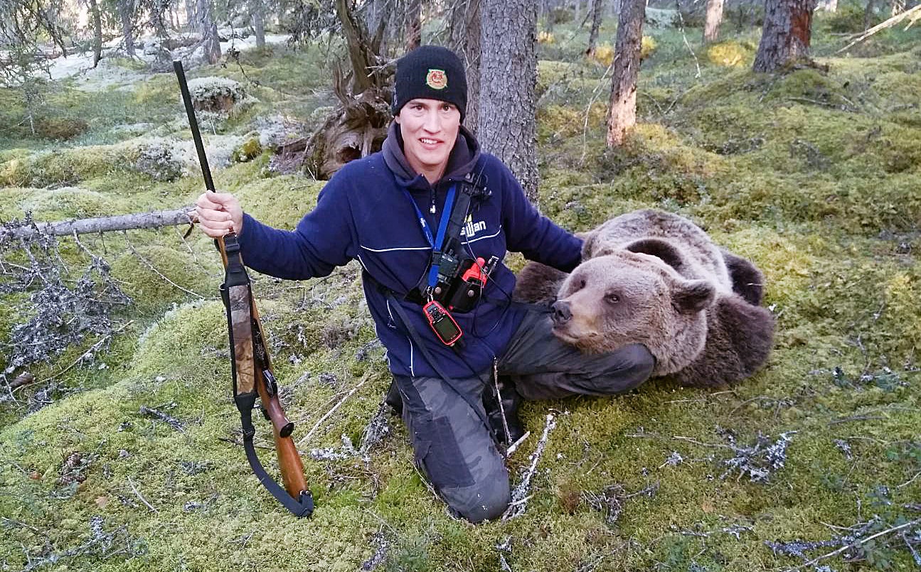 Magnus Falk stod på ett drömpass och såg björnen komma mot honom på långt håll.