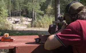 Jaktvapen bör provskjutas regelbundet. Ibland har träffläget ändrats och då behöver du skjuta in vapen och sikte på nytt. Foto: Ulf Lindroth