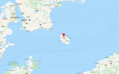 Bornholm ligger cirka fyra mil sydost om Malmö.