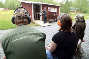 Jägarnas vapeninnehav påverkas inte särskilt mycket av förslaget till hur EU:s vapendirektiv ska implementeras. Träningsskytte med en halvautomatisk 22:a med ett magasin som rymmer mer än tio skott kommer dock inte att vara möjligt. För ett sådant magasin krävs särskilt tillstånd.