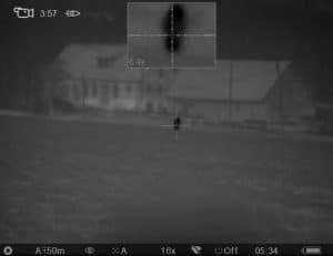 Bilden är ett utsnitt ur filmen som spelades in av den norske gästjägarens mörkersikte. En stund senare faller skottet.