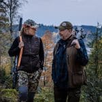 Programledare är Evelina Åslund Bäck och Peter Ekeström. Foto: SVT