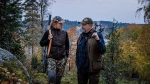 Programledare är Evelina Åslund Bäck och Peter Ekeström. Foto: SVT
