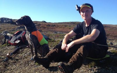 Anders Källestedt byggde för tio år sedan en stuga i Härjedalsfjällen och platsen för bygget valdes mycket på grund av ripjakten på statens marker i närområdet. Men att komma åt jaktmöjligheterna har visat sig vara i det närmaste omöjligt. Foto: Privat