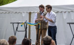 Skådespelaren Per Morberg och statssekreteraren Per Callenberg inviger Swedish Game Fair på Tullgarns slott. Foto: Martin Källberg