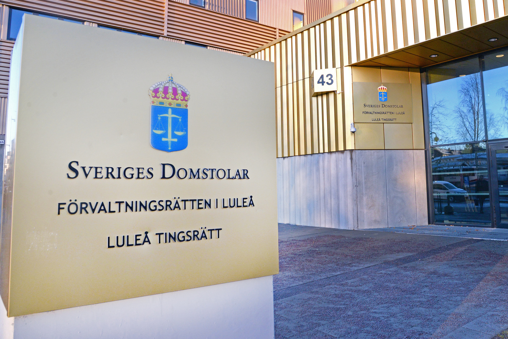 Förvaltningsrätten i Luleå stoppar den beslutade skyddsjakten på en varg i Ockelbo kommun.