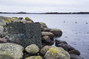 Sjöfågeljägare i Blekinge får genom länsstyrelsens beslut fortsätta att jaga på allmänt vatten och från holmar, klippor och skär som inte hör till något hemman.