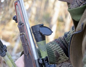 En man som misstänks för grov olaga jakt på varg får behålla sina vapen, efter att kammarrätten bedömt bevisningen mot honom.