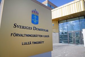 Sveaskog går vidare till Förvaltningsrätten. Det statliga bolaget vill att domstolen tar ställning till om det var rätt eller fel av länsstyrelserna att säga nej till att använda helikopter och motorfordon i samband med skyddsjakt på älg i Norrbotten och Västerbotten.
