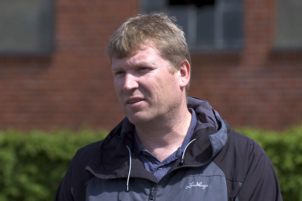 – Skyddsjakt är en tillfällig lösning på en besvärlig vargindivid, men på lång sikt är det stängsling som gäller, säger Bertil Nilsson, länsstyrelsen. Foto: Marie Gadolin
