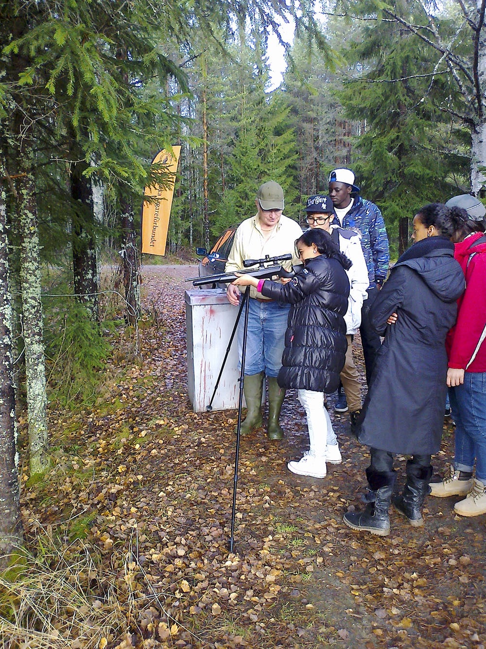Under dagen fick deltagarna prova på bland annat luftgevärsskytte. Foto: Paula Isberg