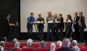 Det hettade till en stund i jaktdebatten i Luleå i lördags. Från vänster: Robert Lund (SD), Krister Hammarberg (m), Nils-Olov Lindfors (c), Erland Johansson (KD), Anne Kotavuopio Jatko, Annika Eriksson (MP), Glenn Berggård (V), Sven-Erik Bucht (S). Foto: Lars-Henrik Andersson
