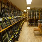 Jakthandeln drabbas hårt av de långa handläggningstiderna för vapenlicenser. När köparen inte får licens måste handlarna ligga på lager i outhämtade vapen för många miljoner kronor. Foto: Mattias Lilja