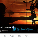19-åriga Kendall Jones från Texas har väckt massiva protester på Facebook efter att hon lagt ut bilder på sig själv vid till synes döda afrikanska djur. Nu har Facebook tagit ner hennes bilder.