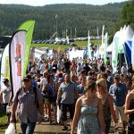 Folkligt, festligt, fullsatt och varmt. Tusentals besökare strömmade till Fäviken för den årliga jaktmässan.     Foto: Lars-Henrik Andersson