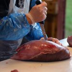 Nu kommer Livsmedelsverket med rekommendationen att skära bort minst en decimeter opåverkat kött runt sårkanalen, samtidigt som restriktionerna för gravida och barn plockas bort. Foto: Lars-Henrik Andersson