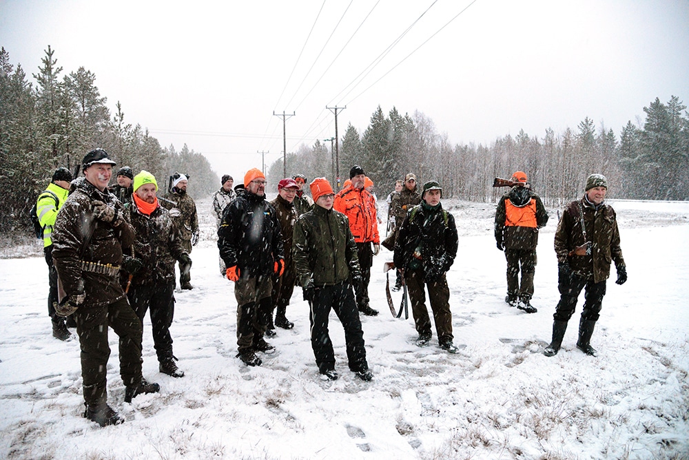 Ett tjugotal jägare slöt upp på Luciadagen för att jaga räv. Foto: Lars-Henrik Andersson
