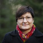 Camilla Sandström, verksam vid statsvetenskapliga institutionen vid Umeå universitet, har undersökt svenskarnas inställning till rovdjur och acceptansen för vargjakt.