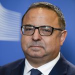 EU-kommissionen beklagar vargjakten. Det säger Enrico Brivio, EU-kommissionens talesman i miljöfrågor, till SVT.