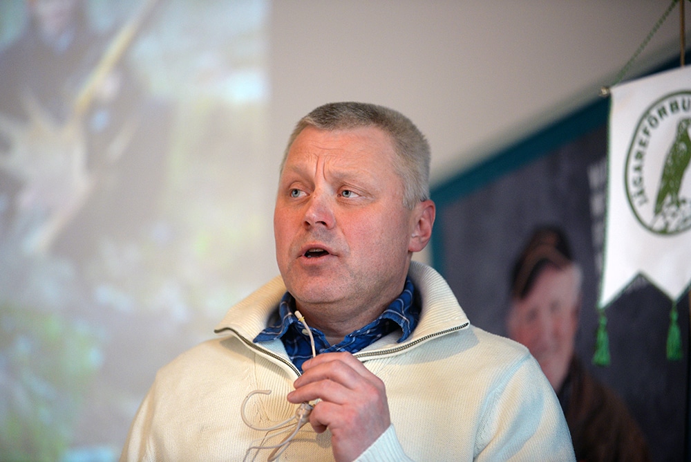 Mikael Samuelsson, ordförande för Jägareförbundet i Norrbotten, är upprörd över hur Conny Lundmarks dispensansökan behandlats. Han kräver nu att landshövdingen i Norrbotten griper in. Foto: Lars-Henrik Andersson