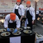 Stockholms internationella restaurangskola gjorde en karré på vildsvin med rotselleri. Eleverna heter John Eriksson, Elias Agerhem och Eskil Bondsätter. Foto: Lars-Henrik Andersson