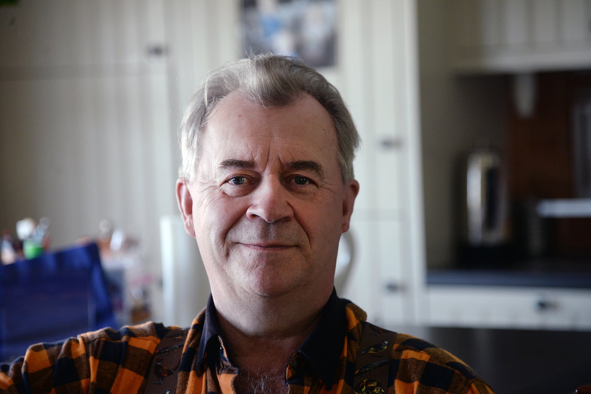 Landsbygdsminister Sven-Erik Bucht lovar att rullstolsburna jägare ska få likvärdig bedömning oavsett var de är bosatta. Foto: Lars-Henrik Andersson