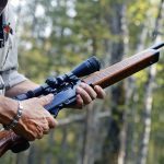 Halvautomatiska studsare är ett mycket vanligt jaktgevär i Sverige. Många jägare skulle drabbas vid ett förbud mot vapentypen. Foto: Lars-Henrik Andersson