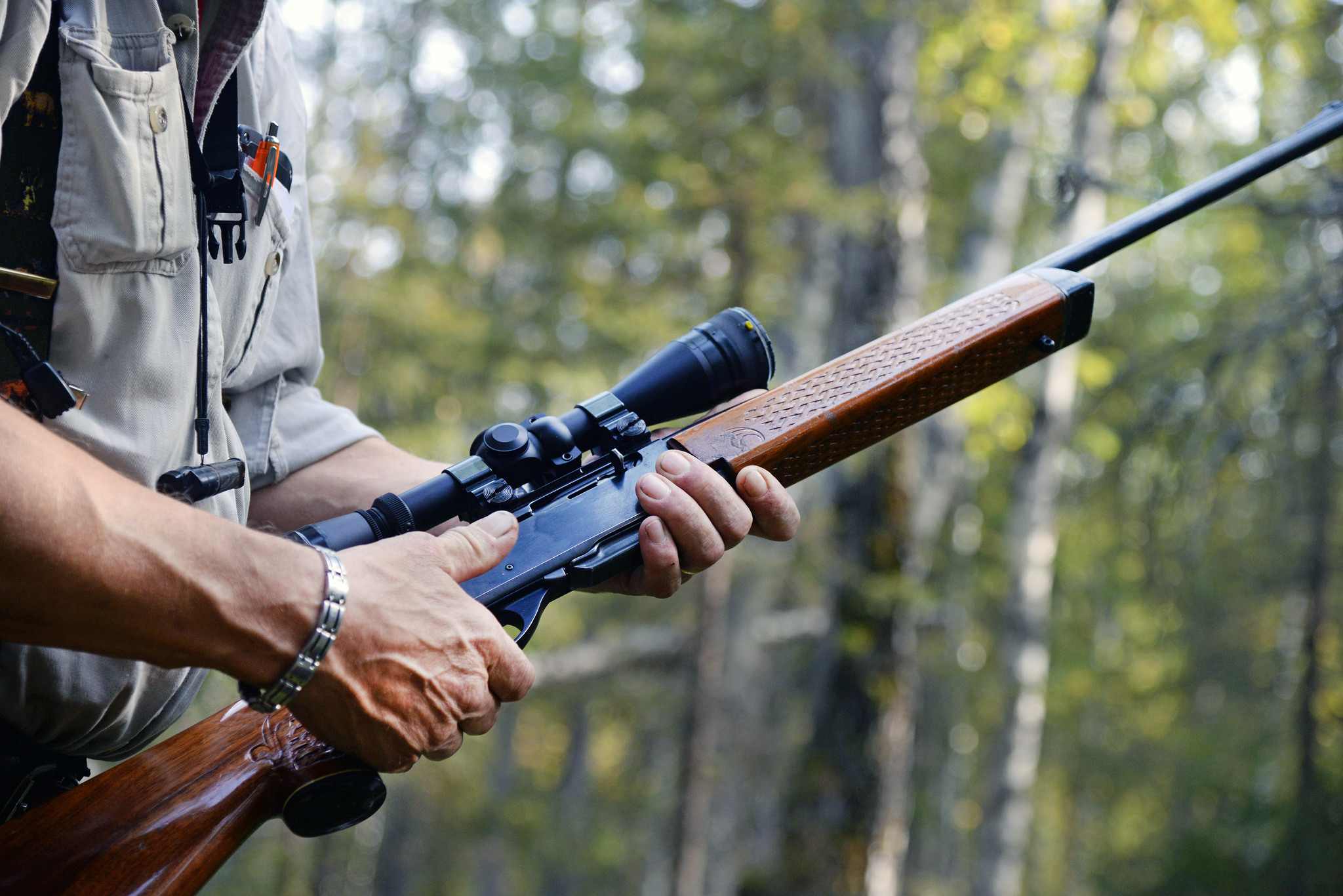 Halvautomatiska studsare är ett mycket vanligt jaktgevär i Sverige. Många jägare skulle drabbas vid ett förbud mot vapentypen. Foto: Lars-Henrik Andersson
