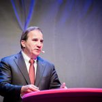 Statsminister Stefan Löfven har lovat licensjakt på varg i en tv-sänd debatt, men verkar nu bryta sitt löfte. Foto: Jens Ohlsson