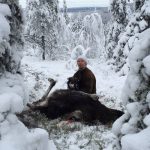 Den här bilden blev anmäld för våldsamt innehåll av en person, men facebook tyckte inte den behövde plockas bort från Roland Sjögrens sida.