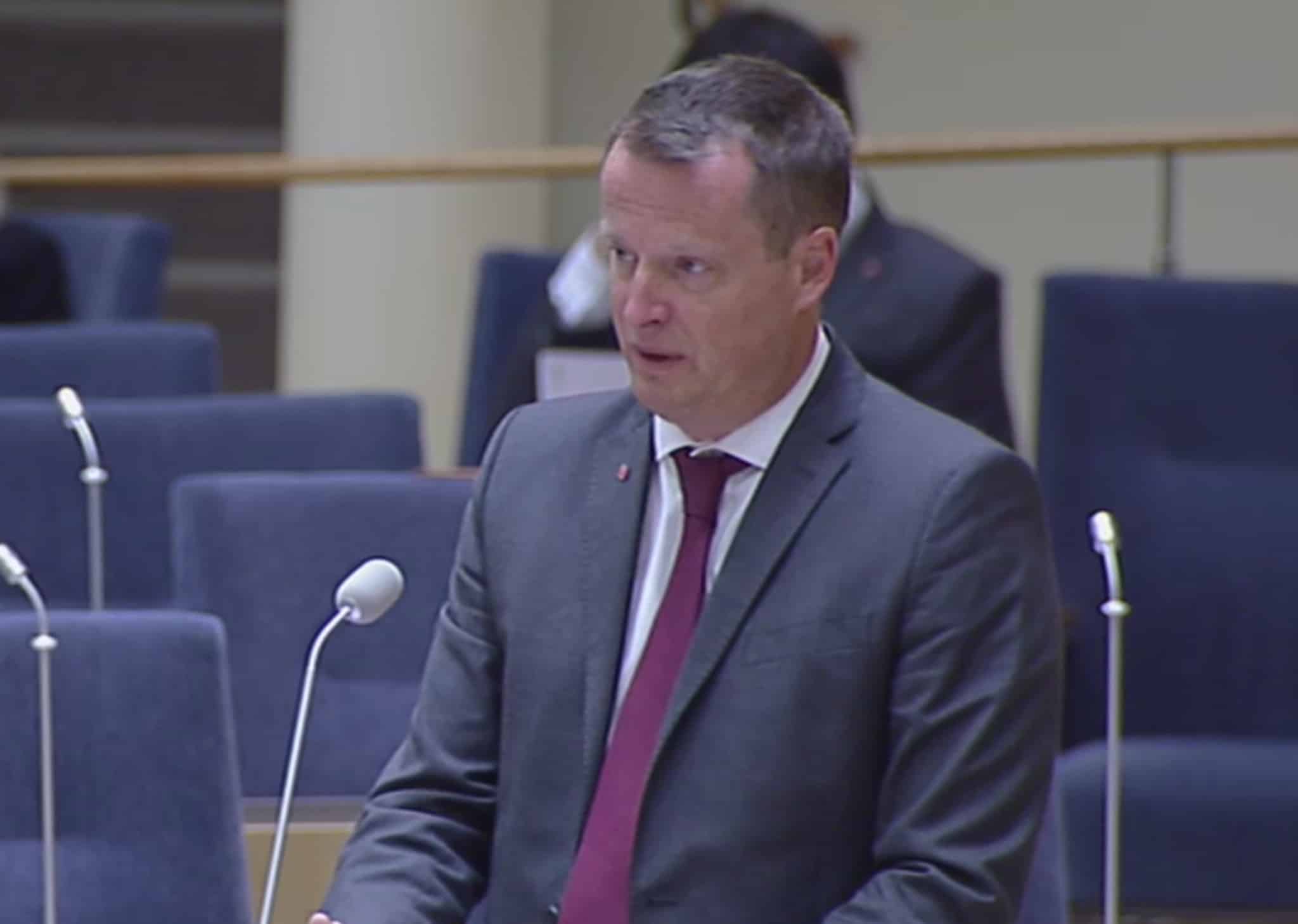 Inrikesminister Anders Ygeman från fredagens interpellationsdebatt. Foto: svt.se