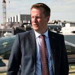 Inrikesminister Anders Ygeman (S) tänker stå upp för att det nya vapendirektivet inte ska ska drabba jägare i onödan, enligt en intervju i Ekot. Foto: Bill Nilsson/Regeringskansliet