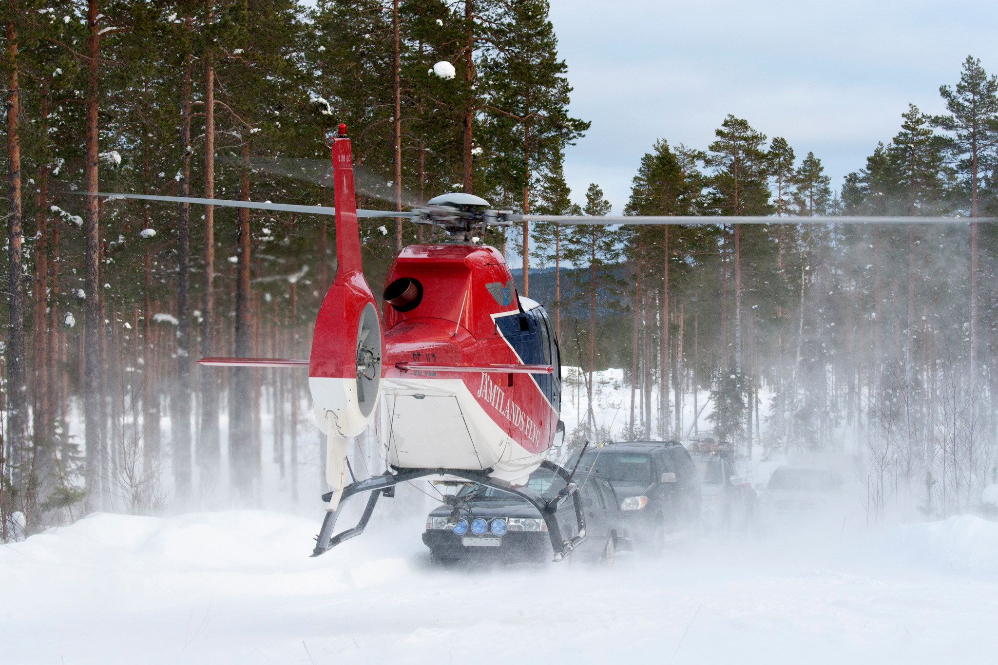 Skyddsjakten får genomföras med hjälp av helikopter. Foto: Olle Olsson