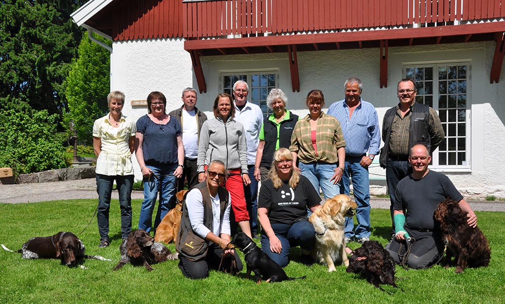 Nybakade Steg 4-instruktörer med sina lärare.