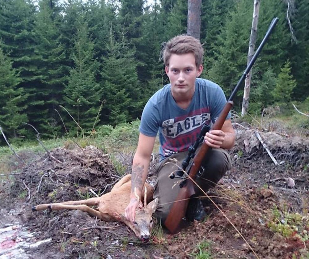 Alexander Johansson, Bengtsfors, fick i morse fälla sitt livs första råbock. Foto: Privat