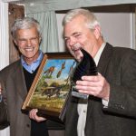 Den individuella segraren Erik Löfstrand, till höger, med NM-generalen Gerhard Lilliestierna. Foto: Rolf Zetterberg