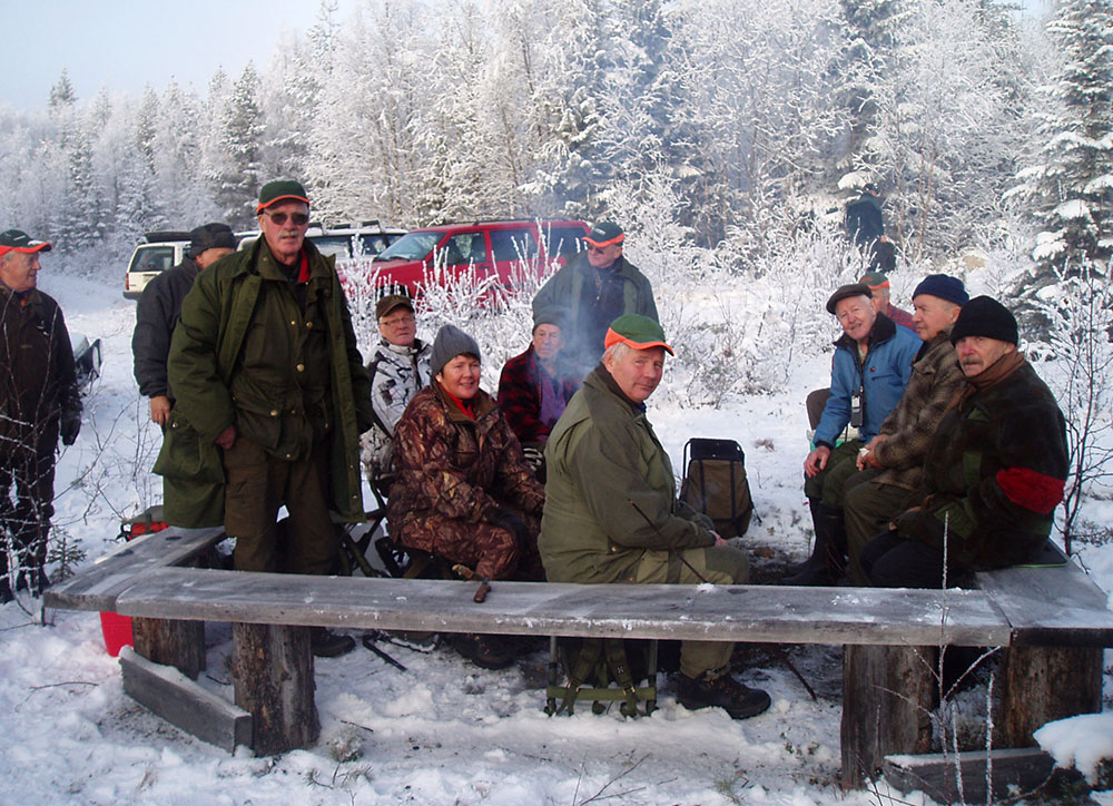 Några av deltagarna på Stövarjaktens dag, som i Lycksele arrangerades den 3 november. Foto: Privat