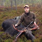 Per Westin med sin första älg. Foto: Privat