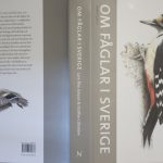 Om fåglar i Sverige är utgiven av Norstedts förlag och på Adlibris kan den köpas för 219 kronor.