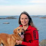 – Det är klart olämpligt att hantera rå hundmat ihop med familjens egen mat, säger Åsa Dufva, husdjursagronom på Royal Canin. Foto: Privat