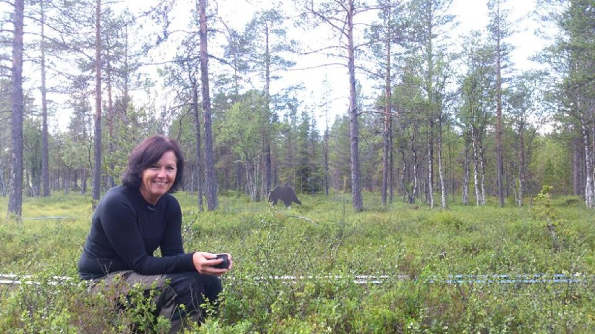 Monica Gärdin tar en paus i björnskyttet.