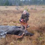 Emma Snell, 26 år, fällde sin första älg under höstens jakt. Foto: Privat