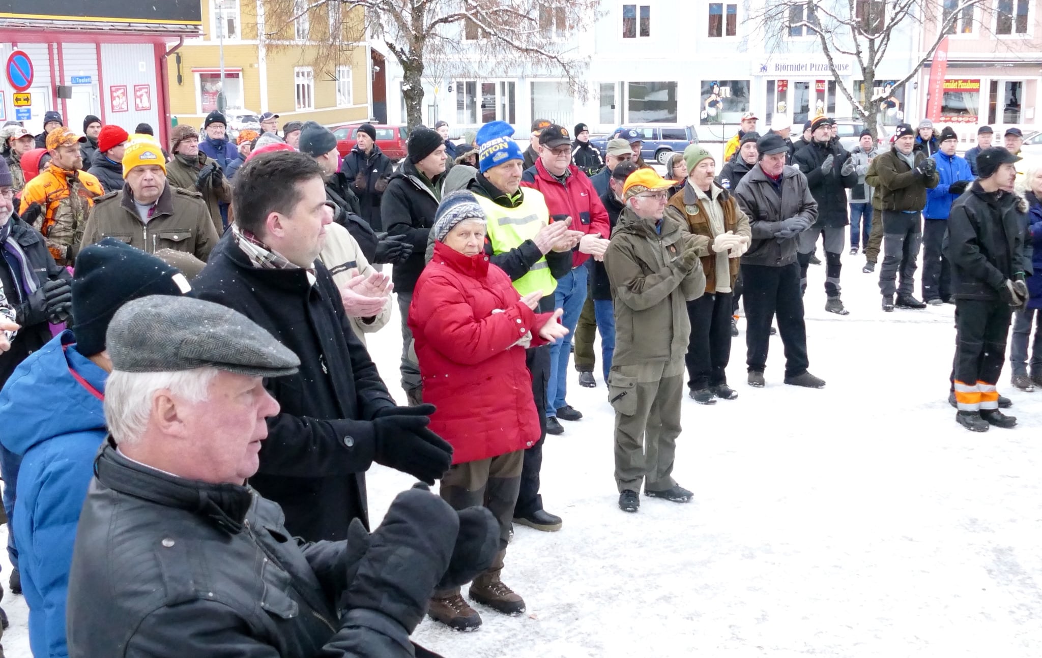 Bilden är hämtas från lördagens demonstration mot den stoppade vargjakten som hölls i Torsby. Foto: Boo Westlund