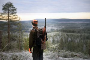 "Årligen hotas ett flertal människor i djurens namn. Jägare utsätts för trakasserier och hot om våld till följd av den verksamhet de lagligen bedriver." Foto: Lars-Henrik Andersson