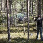 När skottet går mot sidobjörnen kommer en annan björnfigur farande rakt mot skytten, som skjuter två skott. Foto: Olle Olsson