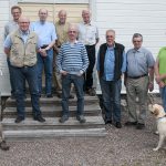 Jägarrepresentanter och deras ersättare från södra Sveriges viltförvaltningsdelegationer samlade på Skedhult. Från vänster Sture Nilsson, Jönköping, Lars-Henning Strand, Skåne, Sven-Erik Harrysson, Blekinge, Magnus Hesse, Östergötland, Jan Ingvarsson, Blekinge, Christer Henriksson, Skåne, Rune Håkansson, Kronoberg, Gunnar Glöersen, Jägareförbundet, Karl-Edvin Axelsson, Halland, Folke Fagerlund, Kalmar och Daniel Söderberg, Jägareförbundet. Foto: Jan Henricson